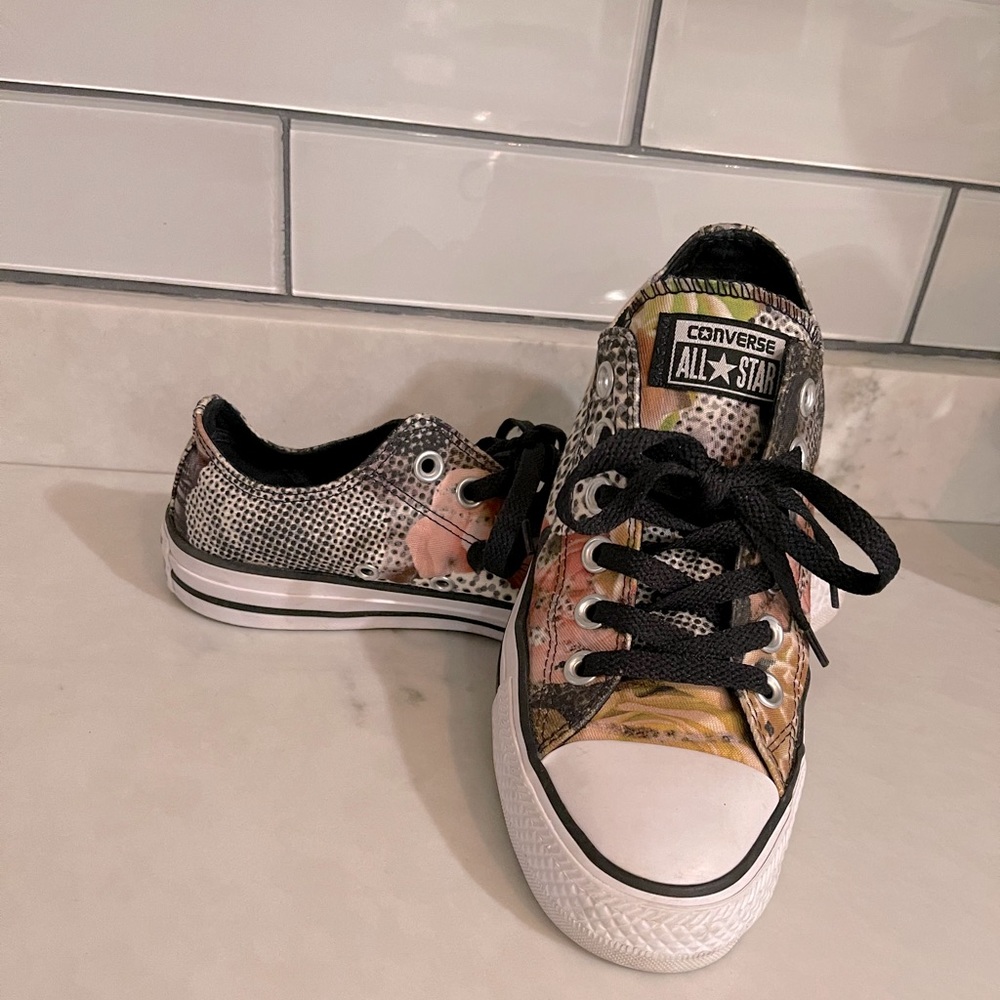 Women’s converse
